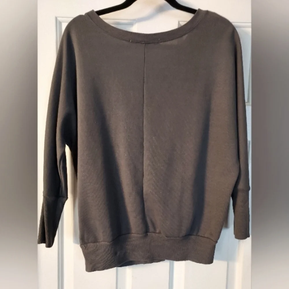 Derek Heart Grey Crew Neck Dolman Sleeves Pullover Sweatshirt Sz M - Picture 2 of 3